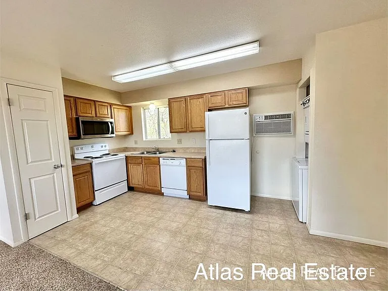 1940 W Yampa St #B — Photo 14