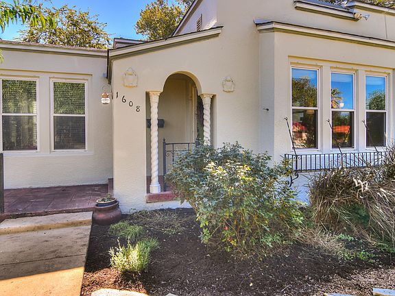 3rd image of 1608 W Huisache Ave