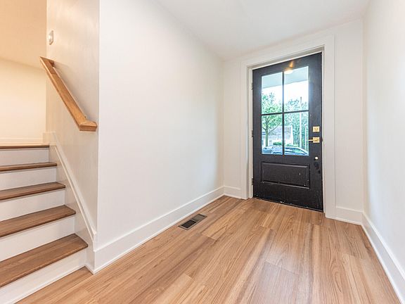 4th image of 1821 Anderson Ave