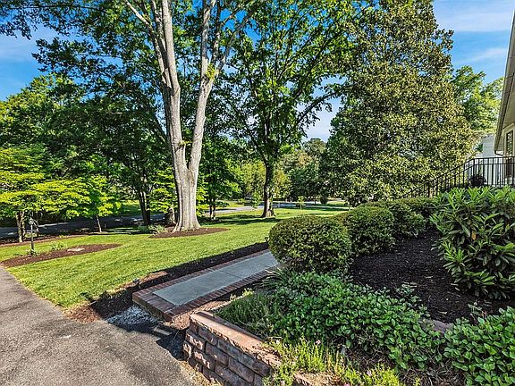 3rd image of 201 Melwood Ln