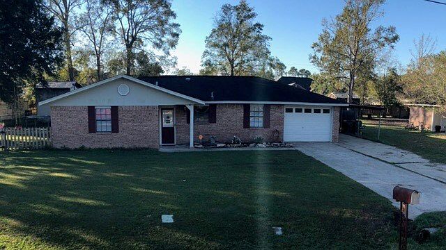 1st image of 180 Lynn Dr