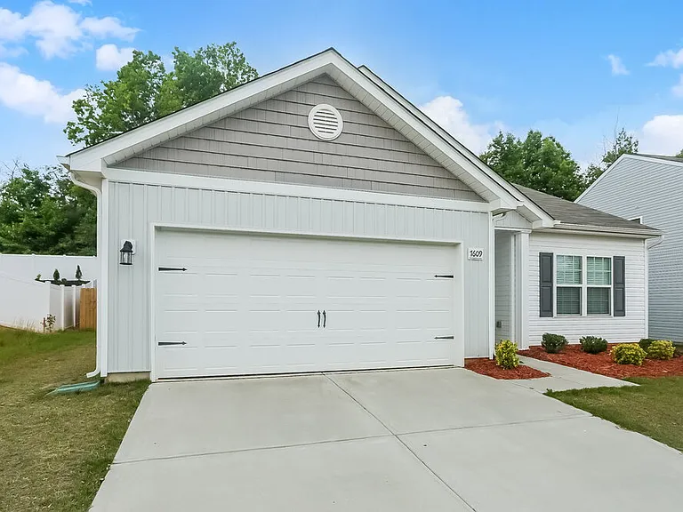 7609 Malden Park Dr — Photo 3