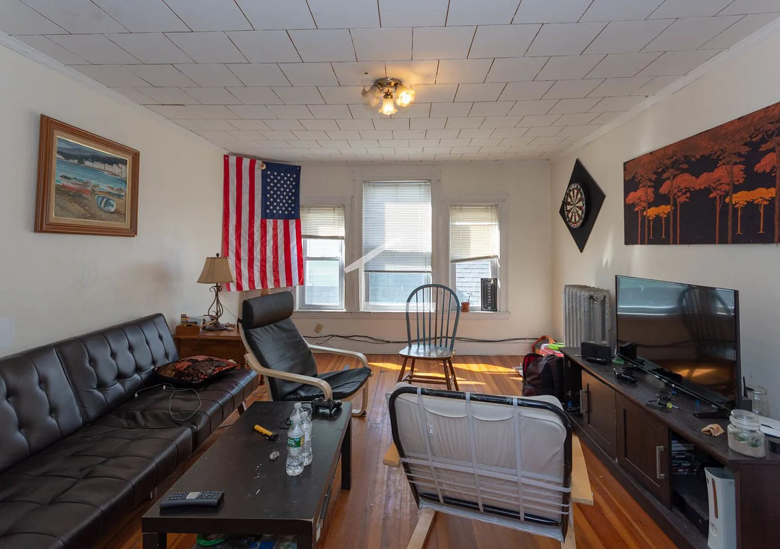 Large 3 bed in Allston — Photo 4