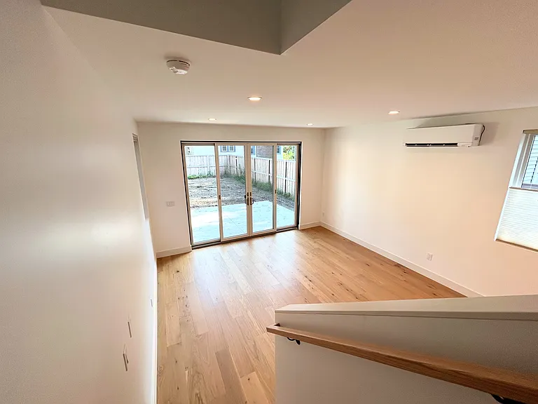 1003 E Washington St — Photo 15