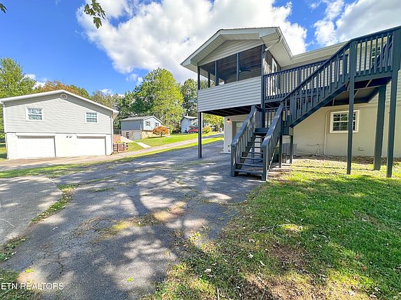 5th image of 3809 Debonair Dr