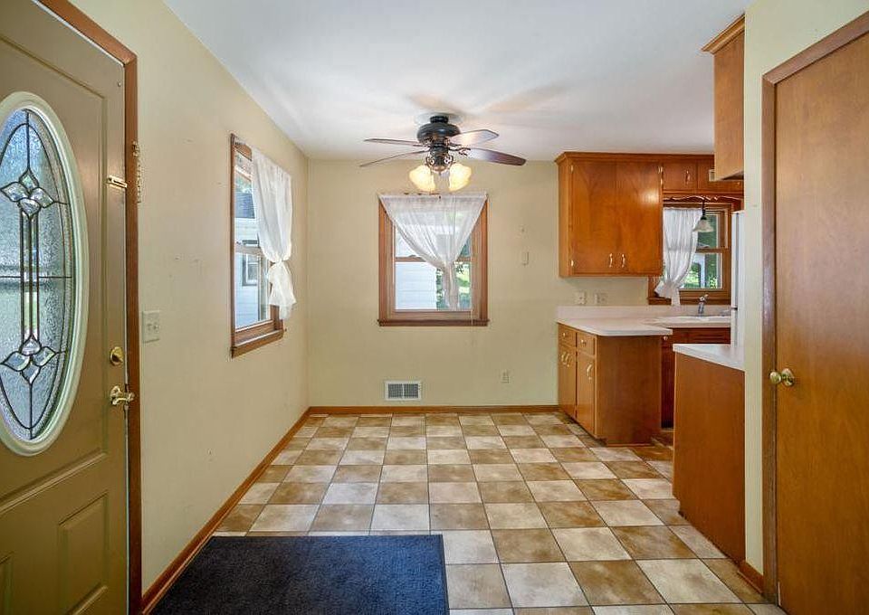 2nd image of 506 2nd St S