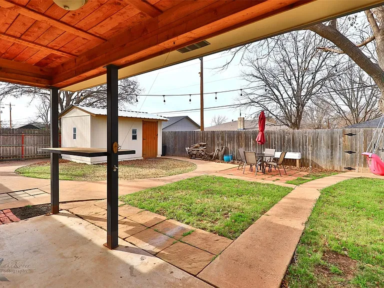 4624 Bruce Dr — Photo 8