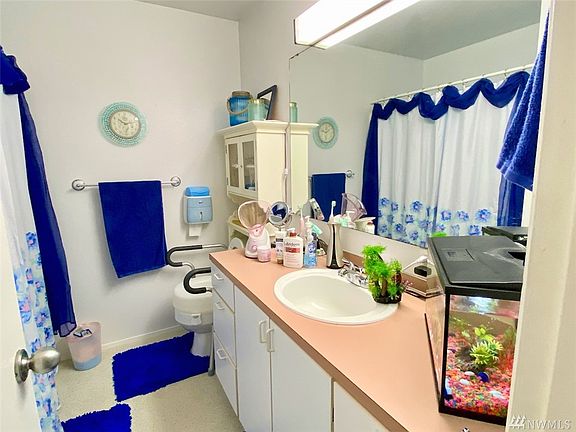 Unit 3 - 4 Piece Bathroom