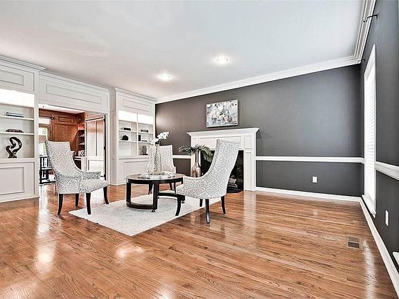 5th image of 900 Red Fox Cir