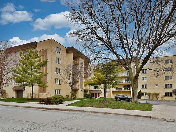 2nd image of 6460 W Belle Plaine Ave APT 211