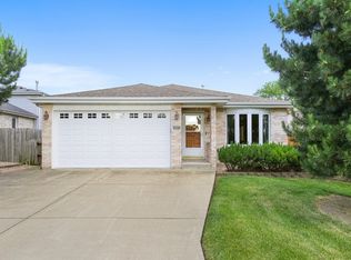 8520 S 79th Ct, Justice, IL 60458
