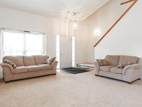 2nd image of 8569 Parkridge Dr