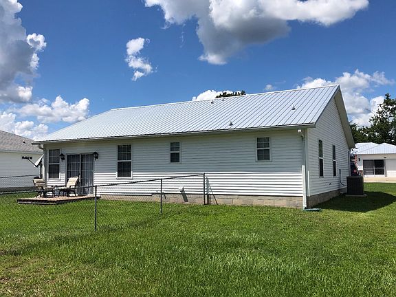 4th image of 265 SE Elm Loop