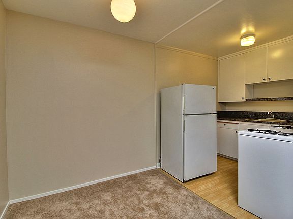 4th image of 884 Park Dr APT 4