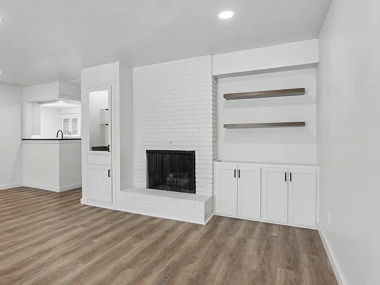 5900 N Ross Ave #2 — Photo 8