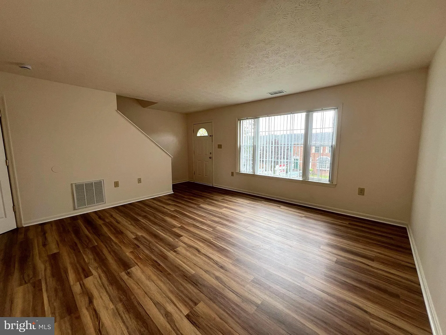 3 bed, 1.5 bath, 1200 sqft, $1,800 — Photo 3