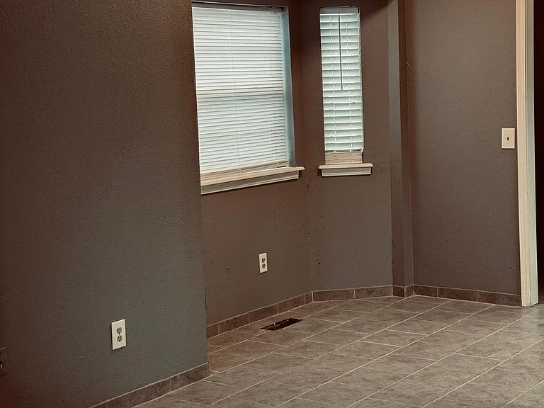 2305 Crystal Dr — Photo 11