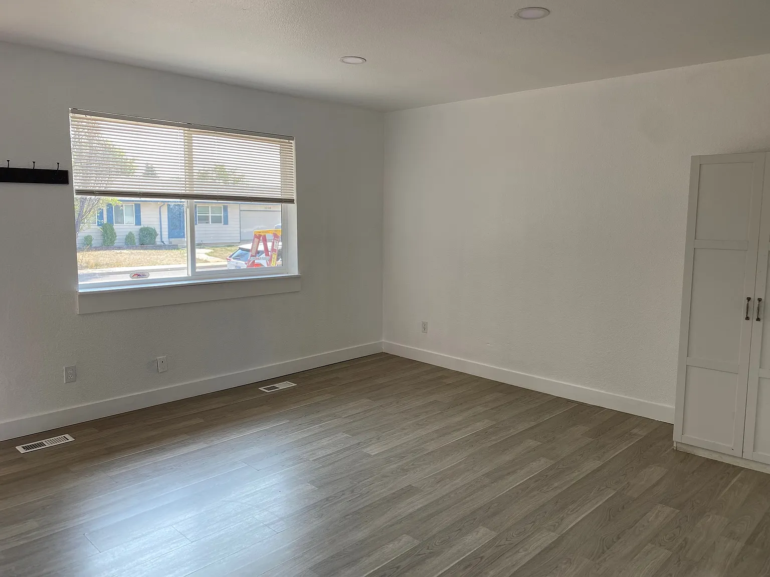 3 bed, 1086 sqft, $2,500 — Photo 2