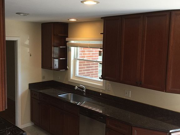 3rd image of 2119 Parkview Ct