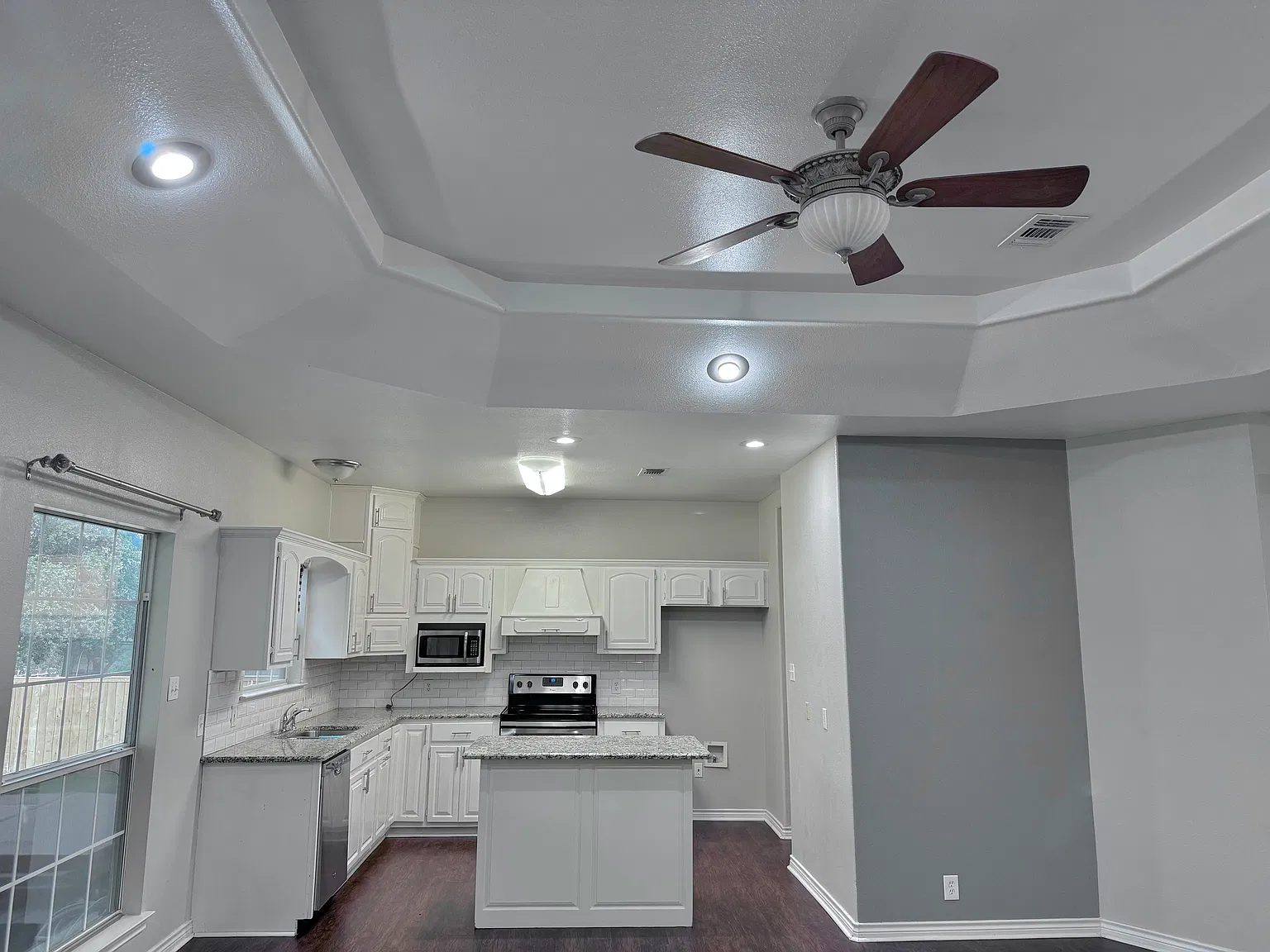 4 bed, 2052 sqft, $2,500 — Photo 3