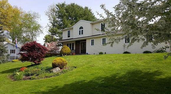 1st image of 3 Oakwood Dr
