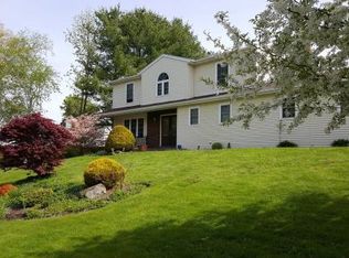 3 Oakwood Dr, Apalachin, NY 13732