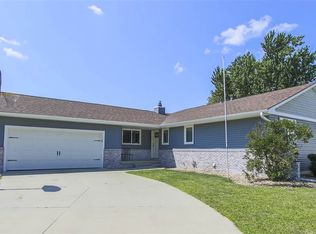 2436 Michelle Dr, Waterloo, IA 50701