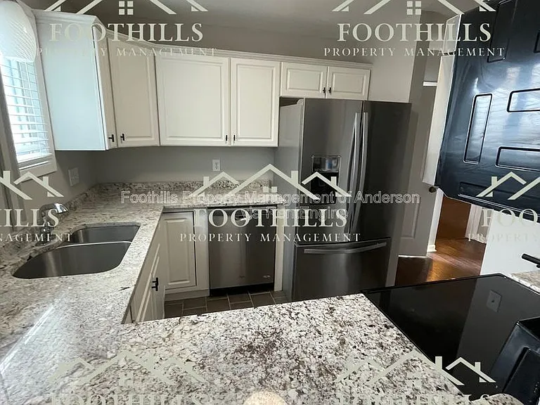 612 Northlake Dr — Photo 4