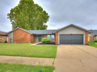 3306 Rambling Oaks Dr, Norman, OK 73072