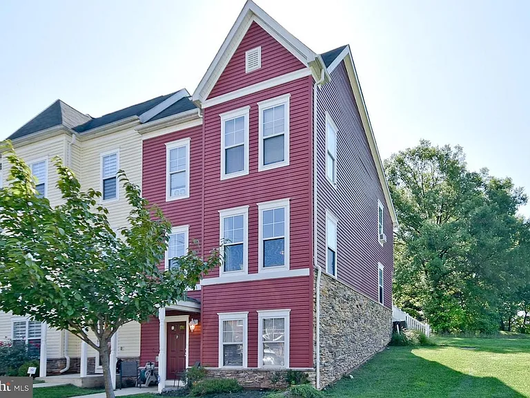 4861 F St SE #1 — Photo 1