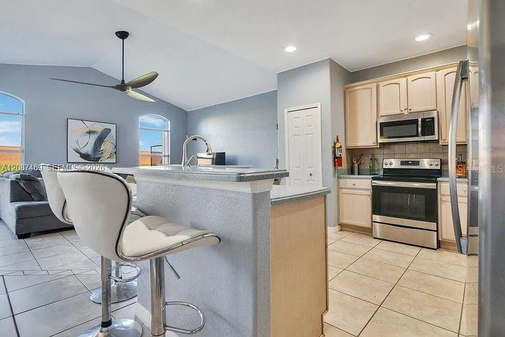 5 bed, 3.5 bath, $3,000 — Photo 3