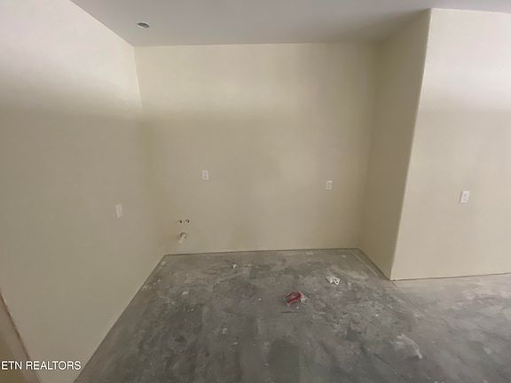 4th image of 230 Albemarle Cir