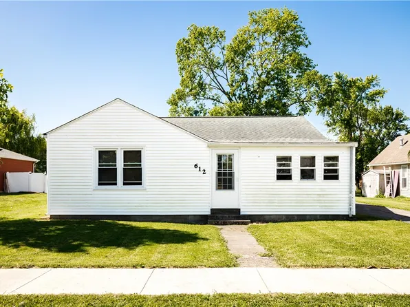 612 W Main St, Bethany, IL 61914