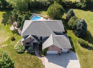 2759 W Honeysuckle Ln, Appleton, WI 54913