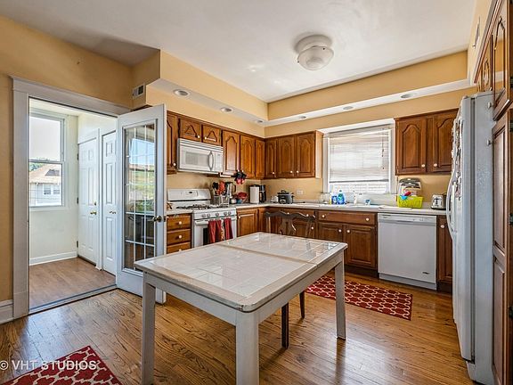 2nd image of 5926 W Leland Ave #2