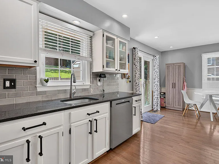 7331 Rolling Oak Ln — Photo 14