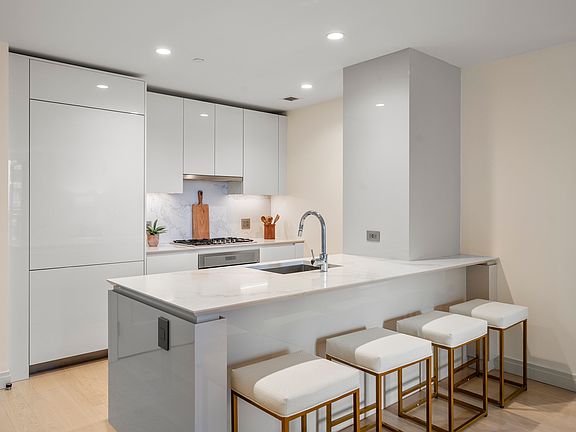 4th image of 135 Seaport Blvd Unit 1609