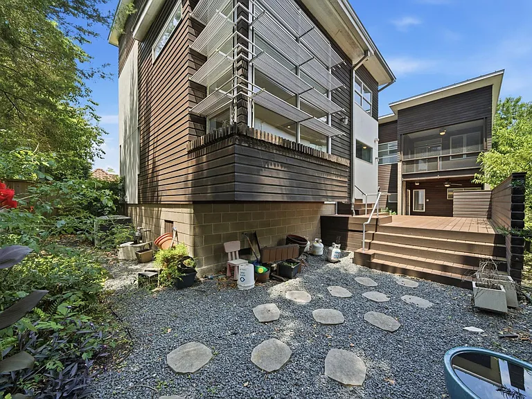 7002 Newcastle St — Photo 47