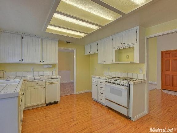 5th image of 8141 Golden Crest Way