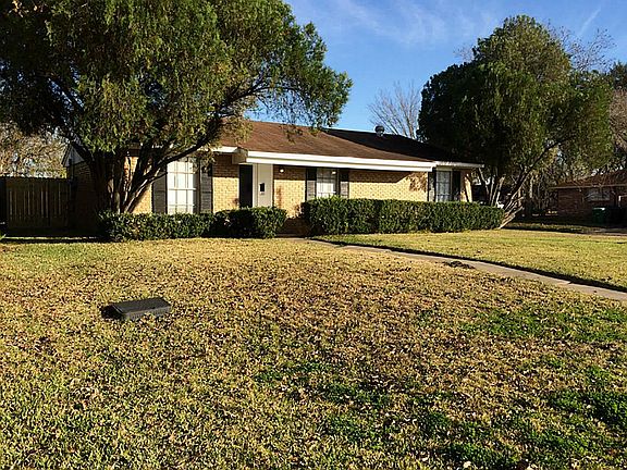 3rd image of 10923 Carlton Dr