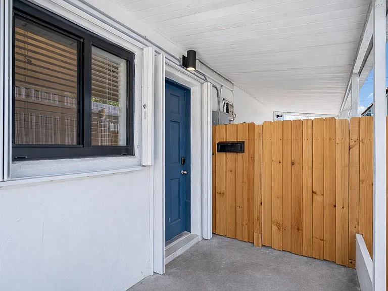 180 SW 63rd Ave #1 — Photo 1