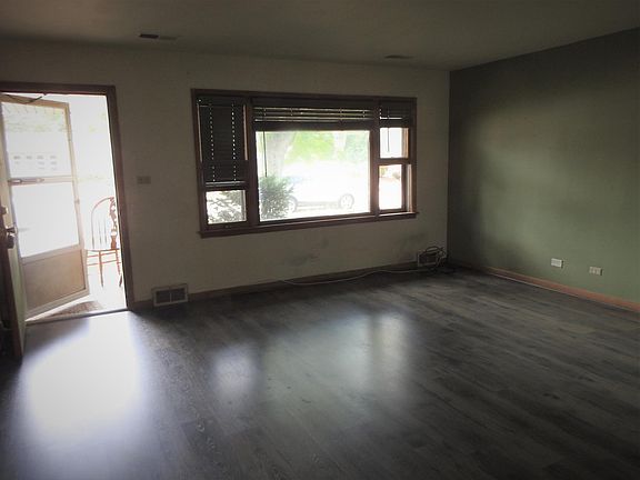 3rd image of 580 Lucille Ave