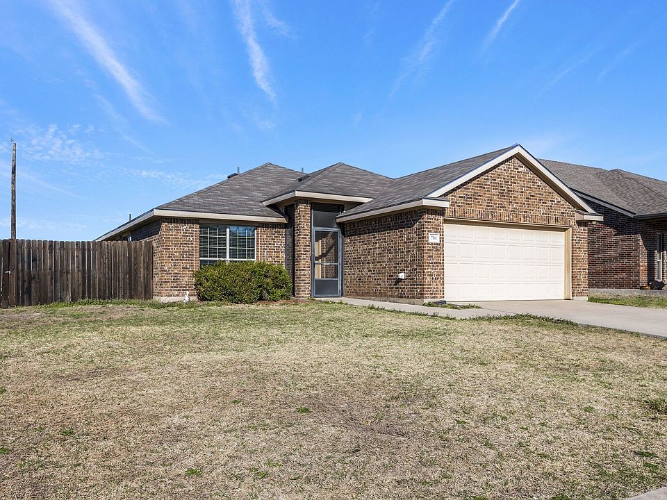 1st image of 704 Savanna Dr
