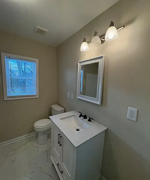 908 E Valley Dr — Photo 10