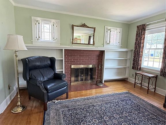 4th image of 76 Brookdale Blvd