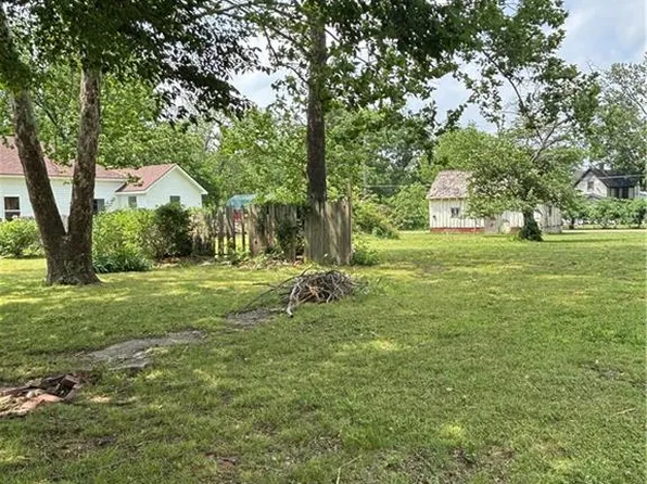 416 E 3rd St, Cherryvale, KS 67335