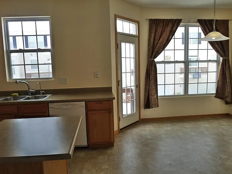 1577 W Turtle Creek Ln — Photo 6