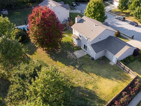 4th image of 303 Billiken Dr
