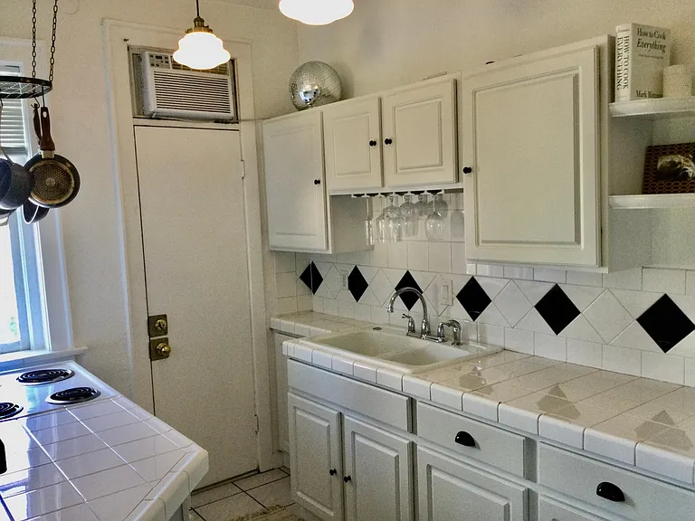 1376 N Pearl St #301 — Photo 27