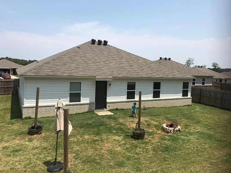2409 Windy Ln — Photo 3